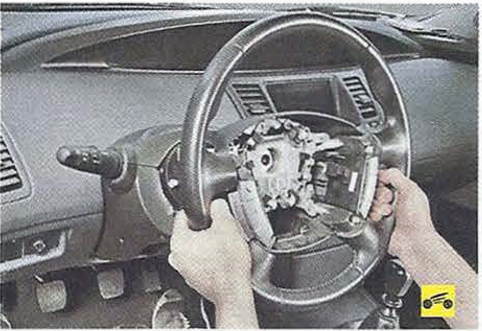 Снимаем рулевое колесо Nissan Primera