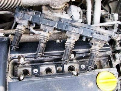Снимаем катушки зажигания на двигателе Opel Corsa D